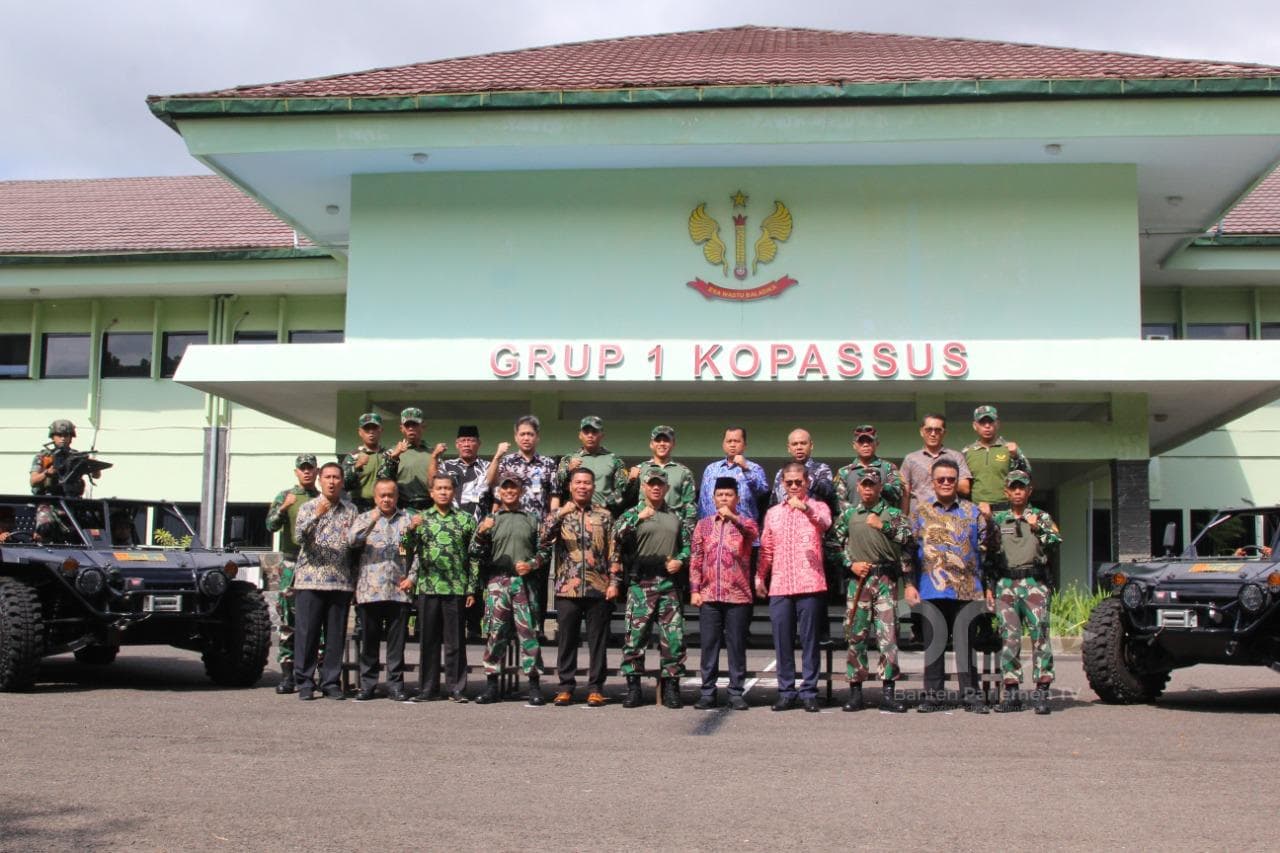 Perkuat Sinergitas, Pimpinan DPRD Banten Kunjungi Mako Grup 1 Kopassus ﻿
